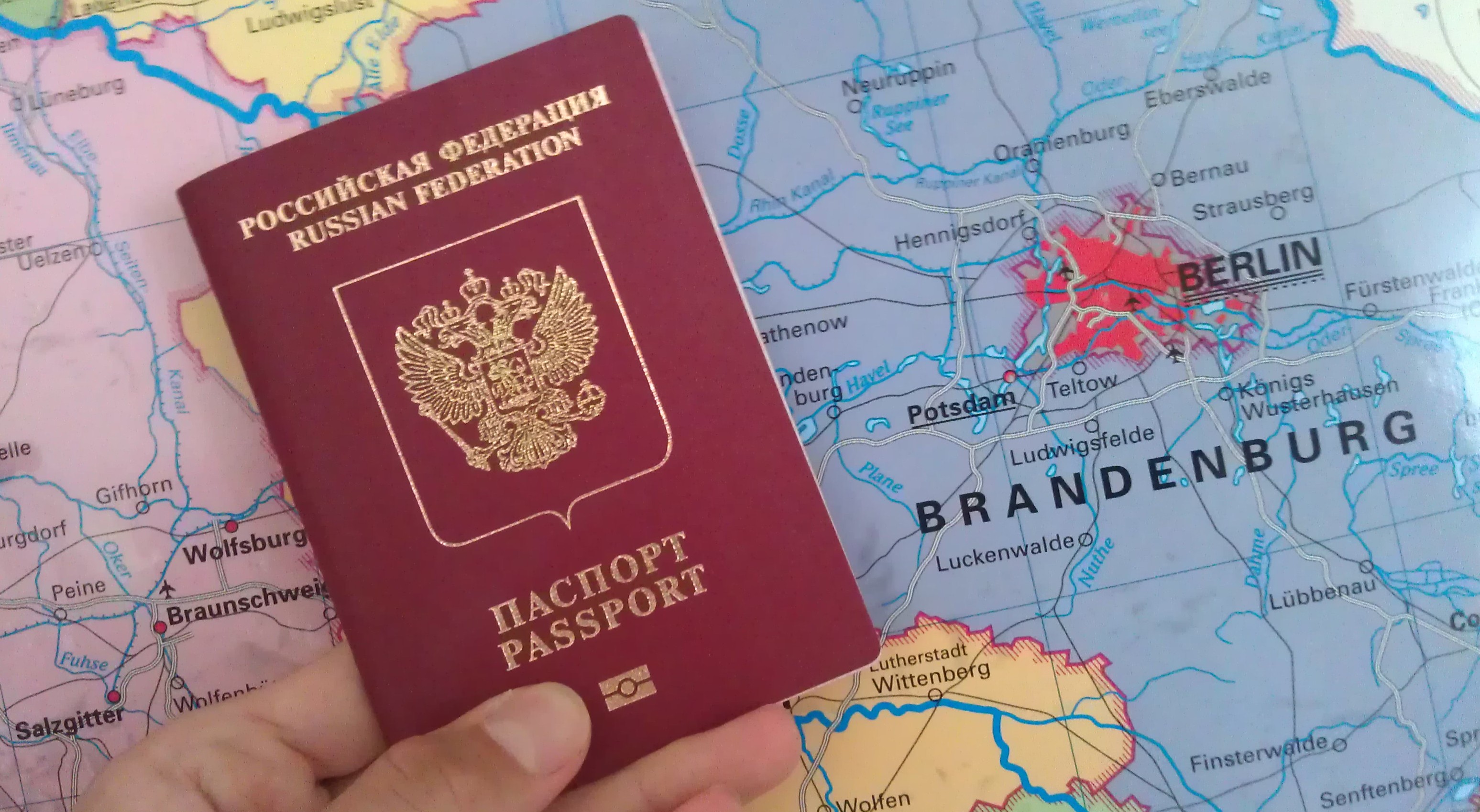 Особенности проверки готовности загранпаспорта для жителей Санкт-Петербурга